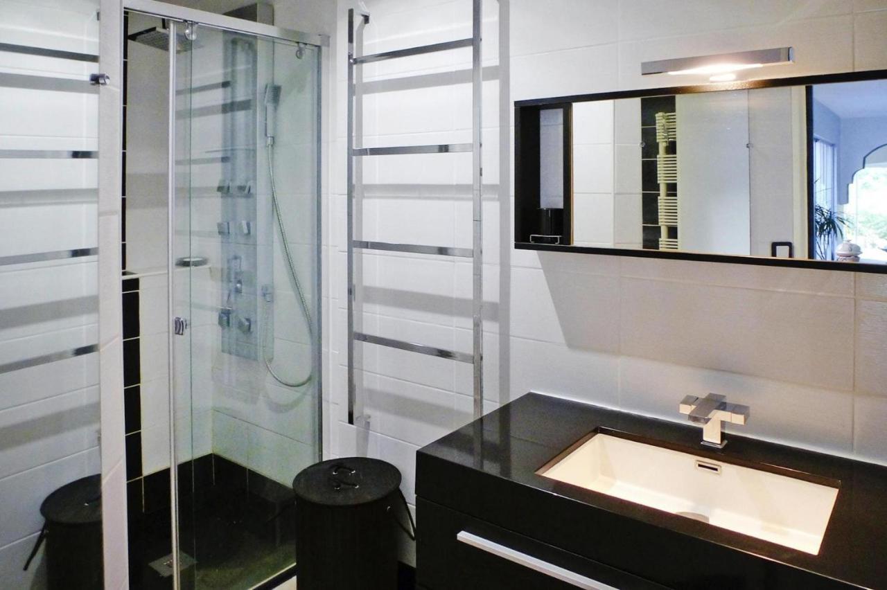 Holiday Home With Indoor Pool, Le Porge Buitenkant foto