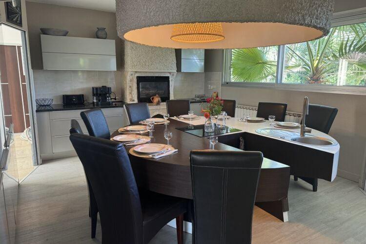 Holiday Home With Indoor Pool, Le Porge Buitenkant foto