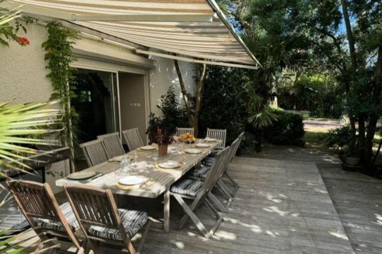 Holiday Home With Indoor Pool, Le Porge Buitenkant foto